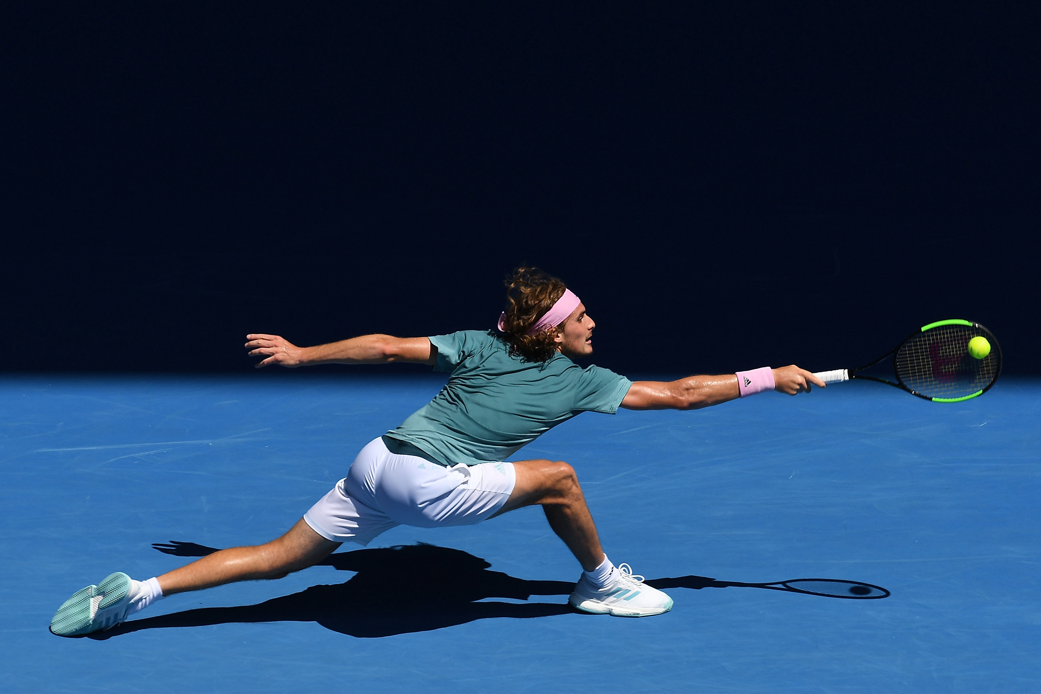 包含德国网球队横扫澳大利亚网球队，西西帕斯打破历史纪录的词条