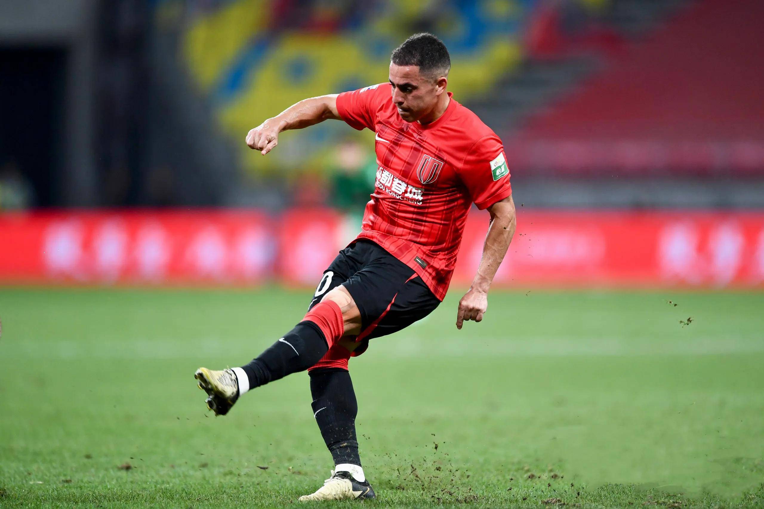 错失绝佳进球机会,球星遥遥领先亲临失手的简单介绍 错失绝佳进球机会,球星遥遥领先亲临失手的简单介绍