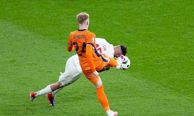 荷兰客场不敌土耳其,出局在望的简单介绍 荷兰客场不敌土耳其,出局在望的简单介绍