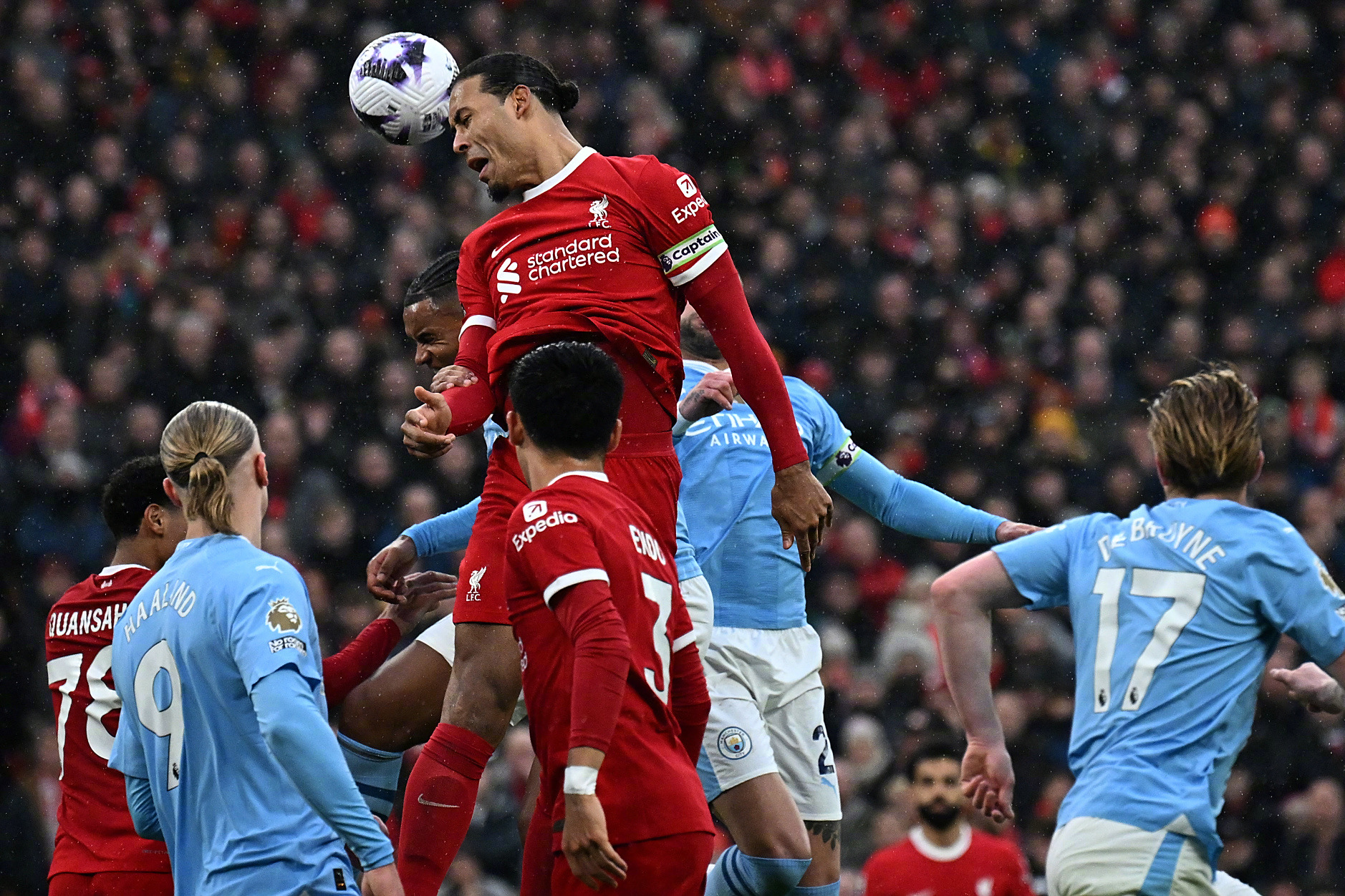 包含阿森纳逆转战胜曼城，英超联赛前景一片光明的词条