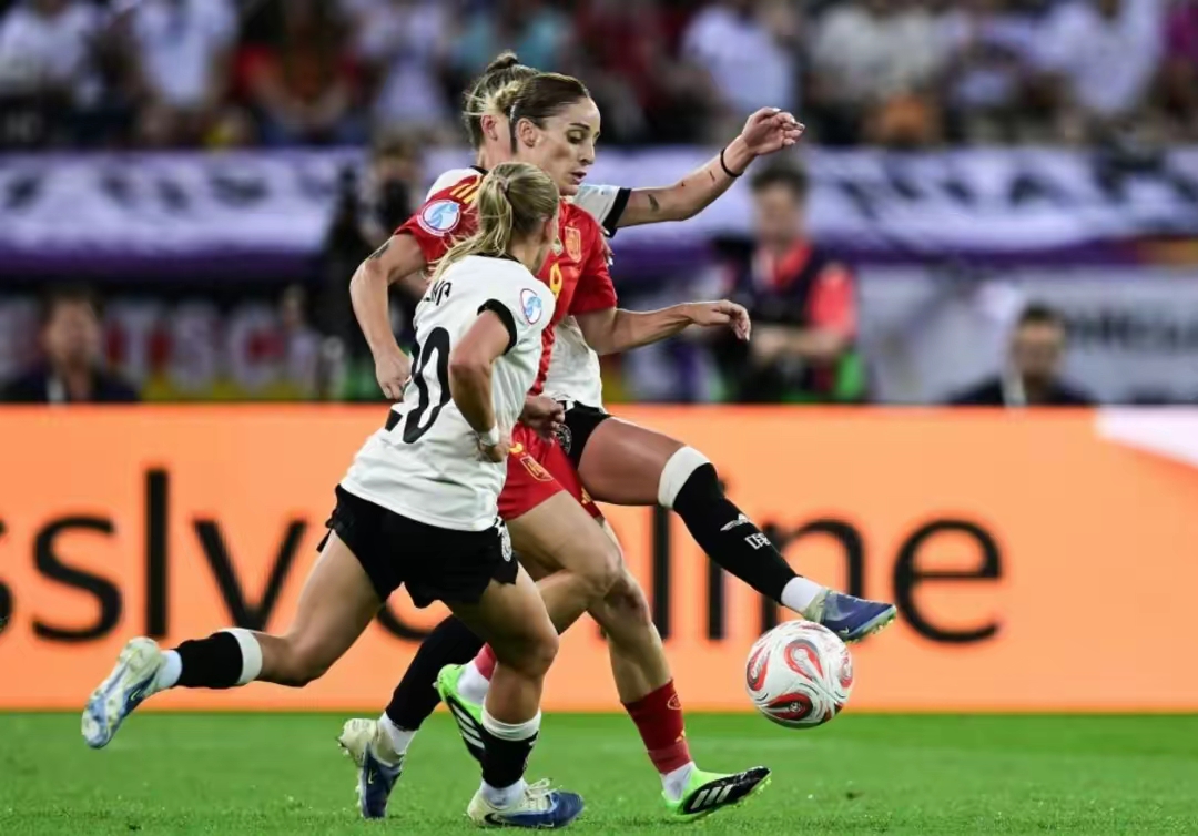 关于西班牙国家队与希腊国家队擦出火花的信息