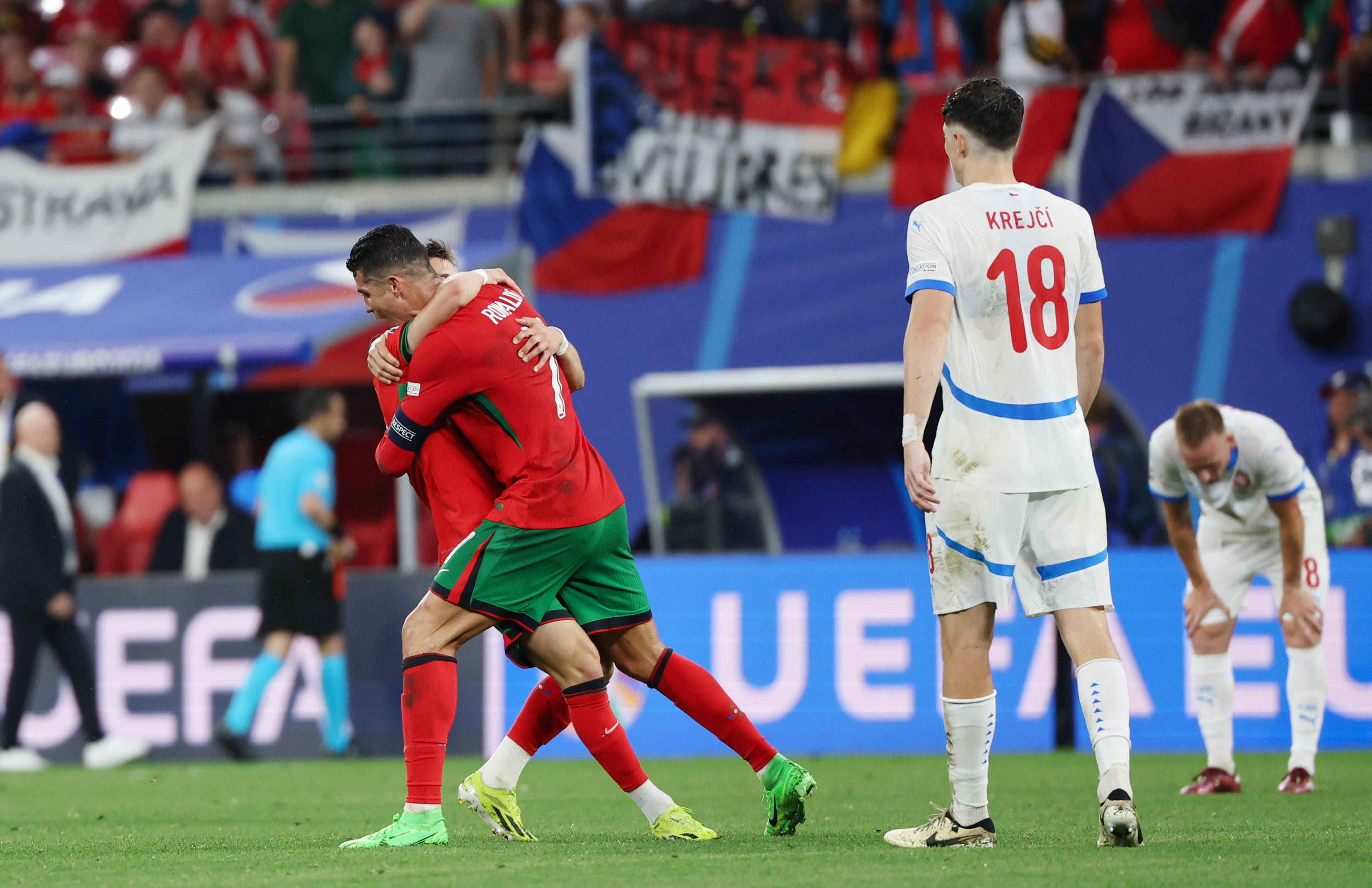 包含捷克战平英格兰，欧锦赛参赛前景渺茫的词条