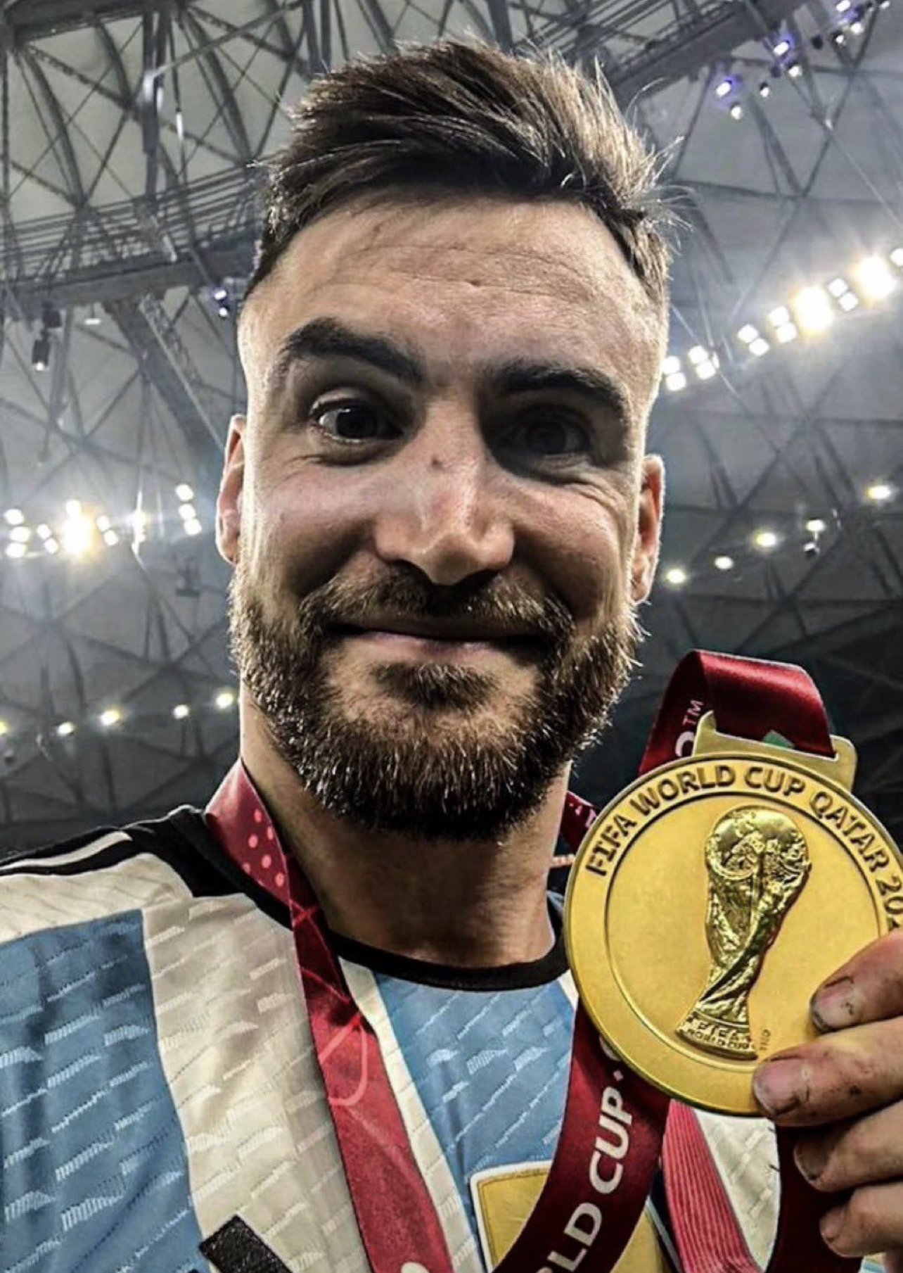 关于菲律宾运动员创造佳绩，夺冠颂扬的信息