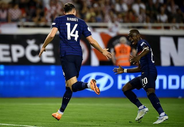 包含英格兰队逆转奥地利队，奥恰洛夫带队取胜的词条