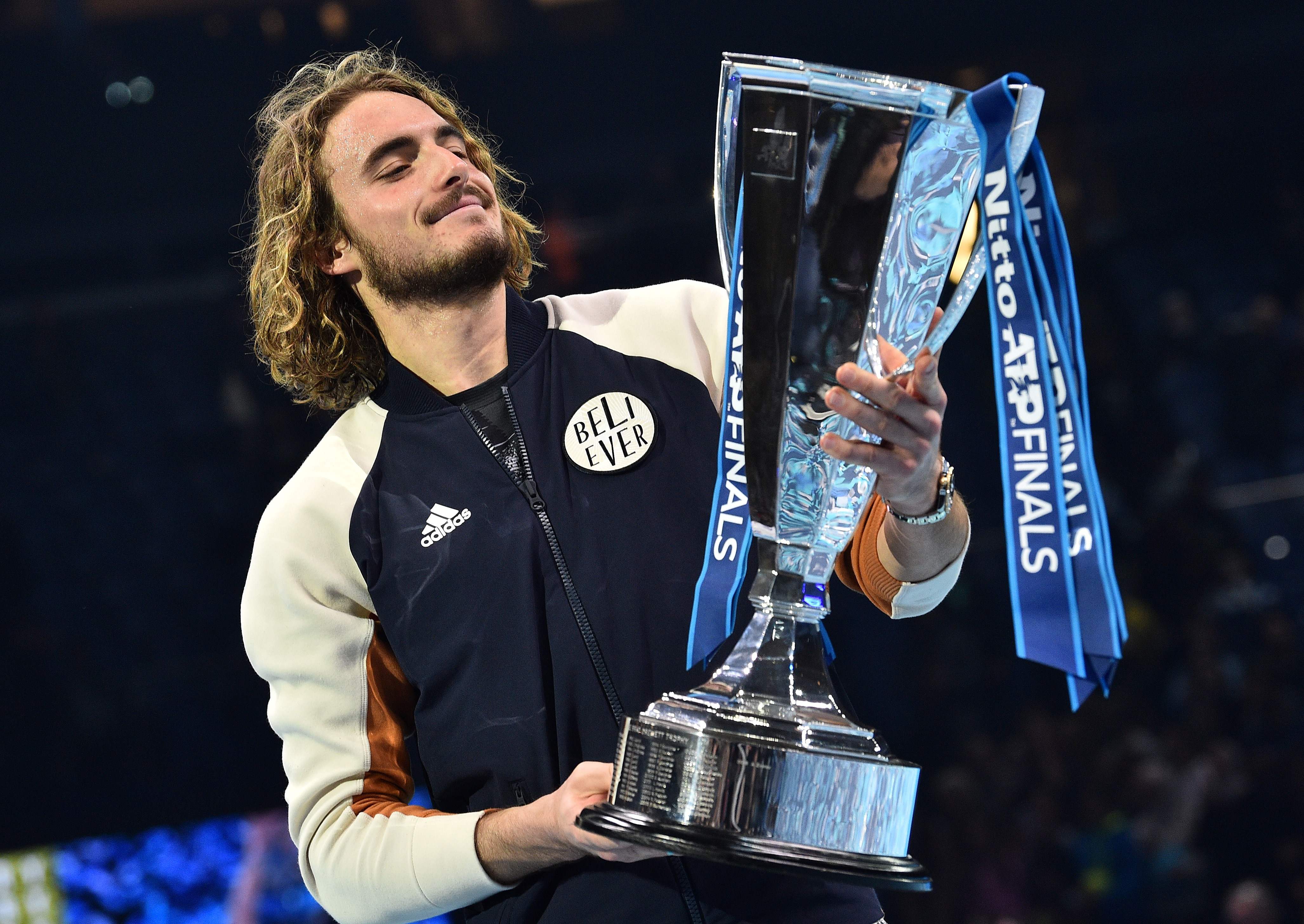 关于温网轻取年终总决赛,西西帕斯点燃赛场的信息 关于温网轻取年终总决赛,西西帕斯点燃赛场的信息