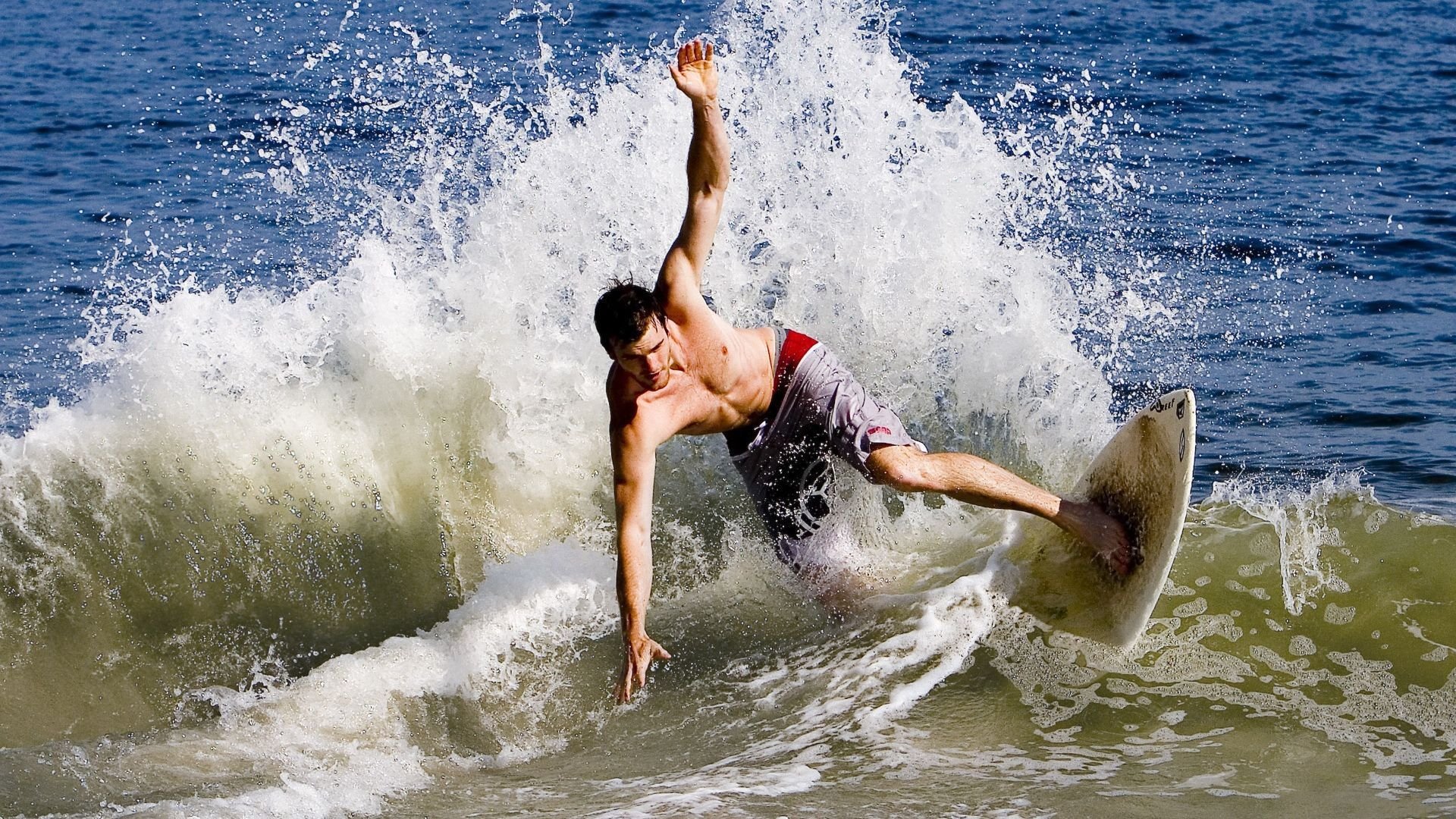 红土之神降临蒙特卡洛，纳达尔逆转法网阴影，统治全场诠释永恒传奇