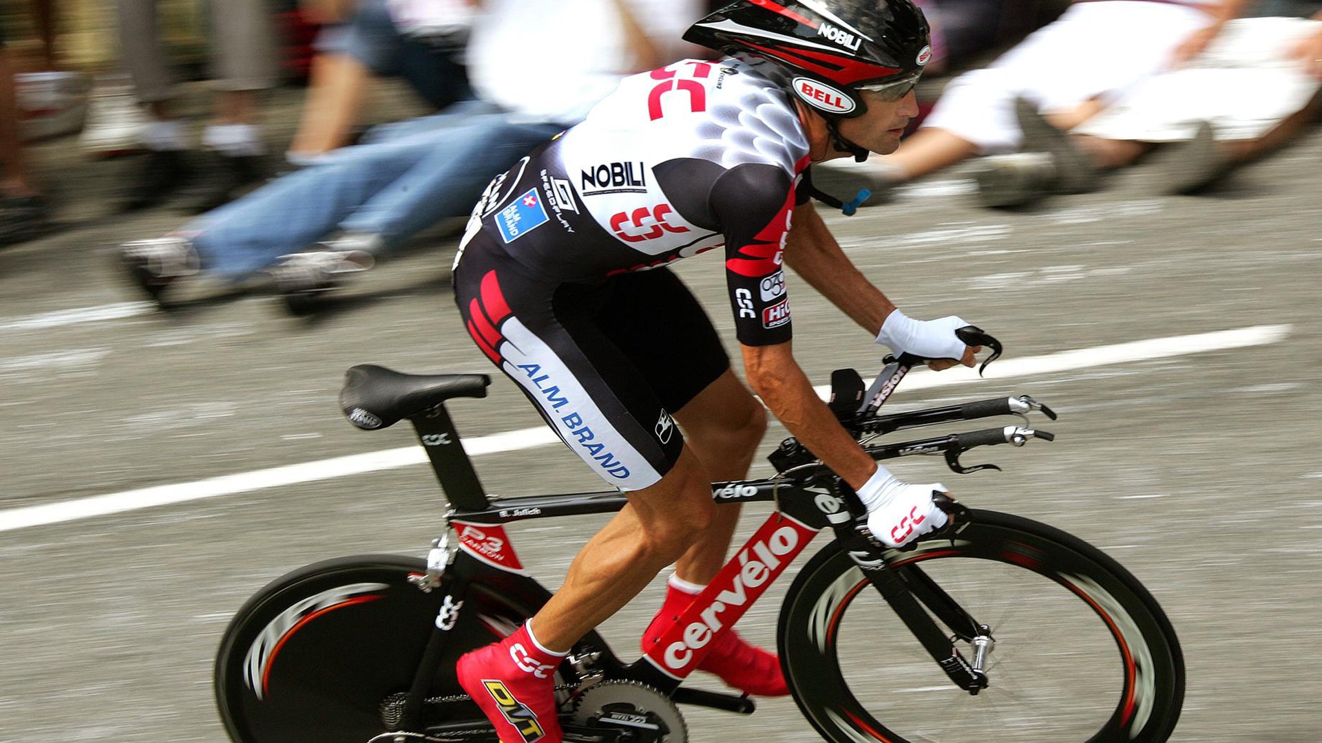 爱游戏在线-鏖战双城记，快船铁血锁雄鹿，武切维奇破茧成史